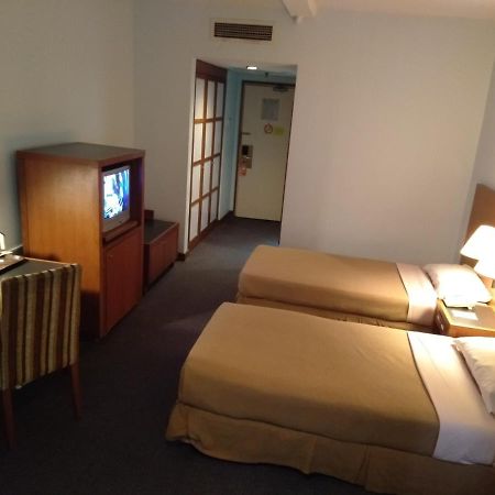 Plaza Grand Hotel Куала-Лумпур Экстерьер фото